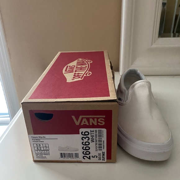 White vans - Picture 2 of 2